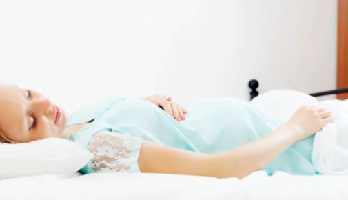 Bentuk Perut Hamil Muda Saat Tidur Terlihat Lebih Kecil
