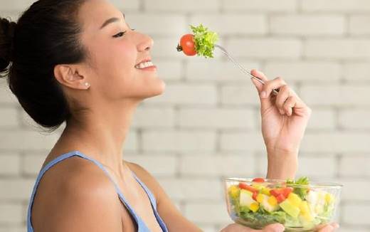 Cara Diet Alami Makan Secara Perlahan