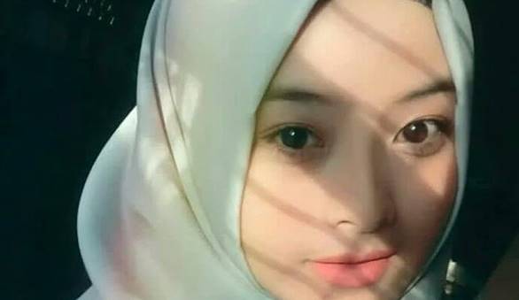Film Video Bokeh Indonesia Jilbab Pelajar Museum Di Hutan