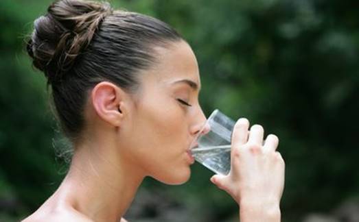 Cara Diet Sehat Dan Cepat Tanpa Olahraga Perbanyak Konsumsi Air Putih