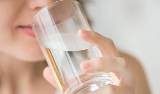 Tips Untuk Melakukan Diet Air Putih Yang Aman Dan Sehat