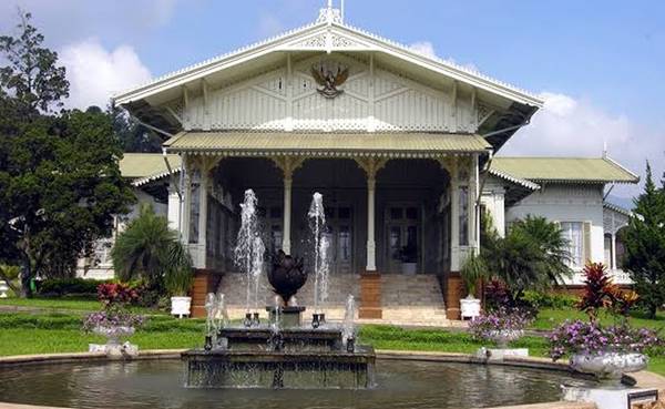 Tempat Wisata Di Cianjur Istana Kepresidenan Cipanas
