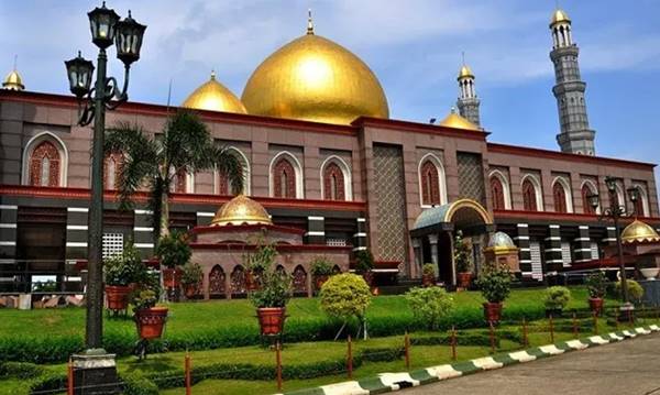 Tempat Wisata Di Depok Masjid Kubah Emas