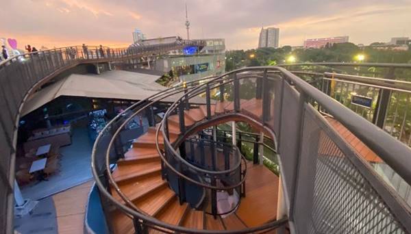 Tempat Wisata Di Jakarta Skywalk Senayan Park