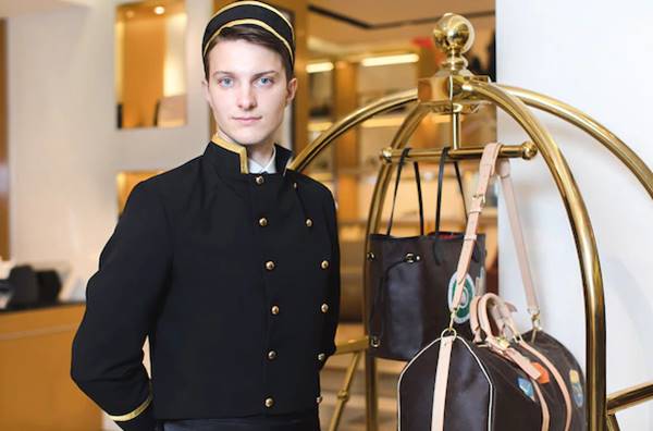 Apa Itu Bellboy Definisi, Tugas, Tanggung Jawab, Skill, Dan Info Gaji