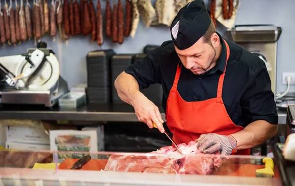 Apa Itu Butcher Definisi, Tugas, Tanggung Jawab, Skill, Dan Info Gaji