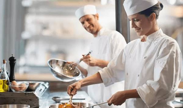 Apa Itu Commis Chef