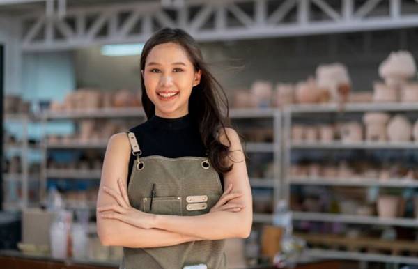 Apa Itu Crew Outlet Definisi, Tugas, Tanggung Jawab, Skill, Dan Info Gaji