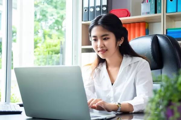 Apa Itu Finance Staff