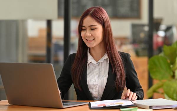 Apa Itu Staf Pajak (Tax Staff) Definisi, Tugas, Tanggung Jawab, Skill, Dan Info Gaji