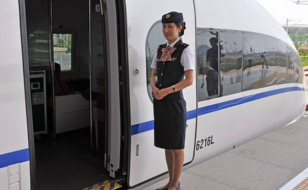 Apa Itu Train Attendant
