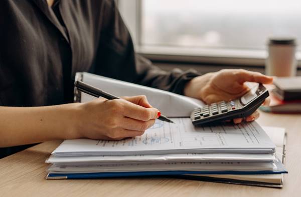 Perbedaan Finance Staff Dengan Akuntan