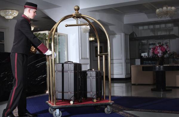 Sejarah Dan Perkembangan Profesi Bellboy