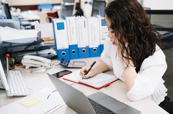 Tantangan Dalam Profesi Finance Staff