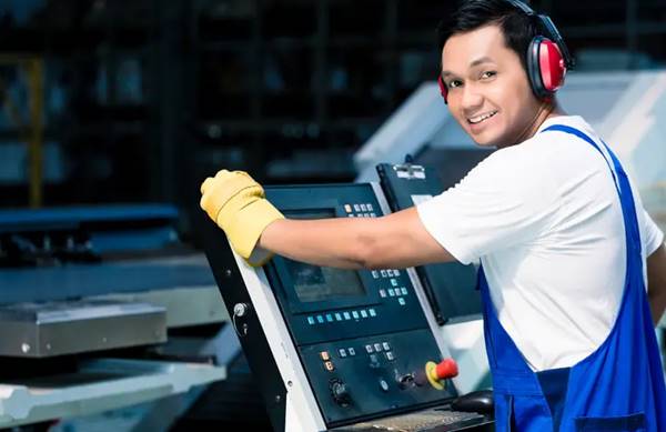 Tantangan Dan Keuntungan Menjadi Operator Produksi