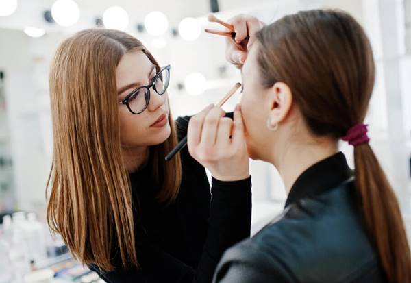 Tugas Dan Tanggung Jawab Makeup Artist