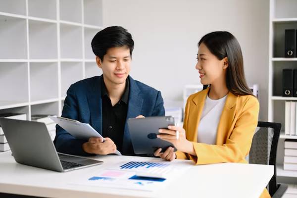Apa Itu Associate Consultant